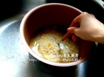 step12: 盛起放入飯煲內 , 加入水拌勻(水份量按照日常煮飯就可)