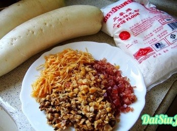 step2: 冬菇，瑤柱用手撕成一絲絲