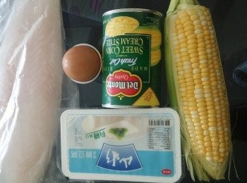 step1: 一枝新鮮粟米起粒,
          一罐忌廉粟米,
          雪藏龍脷柳切方塊粒，
          滑豆腐切方丁
          蛋一隻打混,
          薑兩片,
          一湯匙生粉魚塊使用,
          兩湯匙生粉用少量水開烯。

魚塊做法: 先用半茶匙雞粉避腥味,
                  半茶匙鹽醮一陣,跟住臨煮
                  前加一湯匙生粉,
                  用易潔鑊加油和薑煎