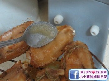 step6: 之後取走檸檬片，搽上蜜糖(想香口啲可以加多少少蜜糖，不過唔好太好，如果唔係好易燶呀)~