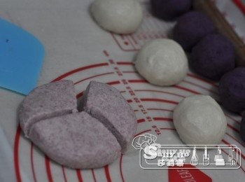 step3: 1) 水皮及油皮搓成糰，休息15分鐘備用,分成3份