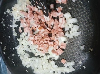 step6: 再加入素煙肉炒香