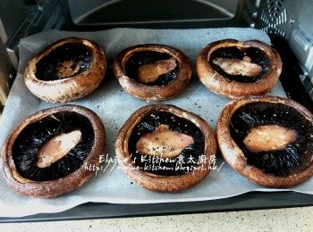 step8: 放入焗爐用180C上下火焗5分鐘後取出備用