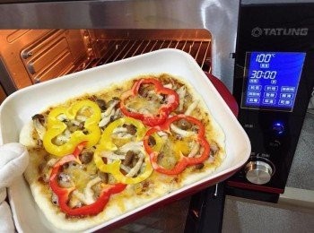 step10: 烤至<span class="group_2">餅皮</span>焦脆金黃出爐，再撒上義式香料即可