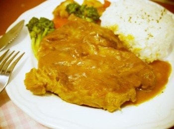 step9: 完全被咖哩香氣包覆著的嫩煎豬排唷:)