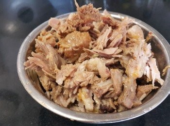 step2: 煲過湯的豬骨肉