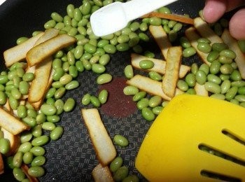 step6: 加半茶匙鹽炒勻