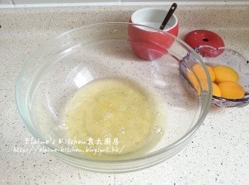 step3: 雞蛋白及蛋黃分開盛起