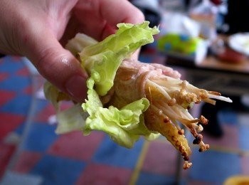 step3: 上烤肉架，烤至上色翻面續烤，約5~7分鐘即可。