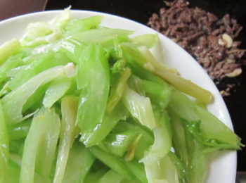 step6: 加入炒過的西芹