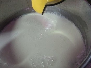 step7: 將打好的芒果漿加入西米糖水中拌勻