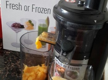 step2: 極快就將所有橙肉榨成橙汁