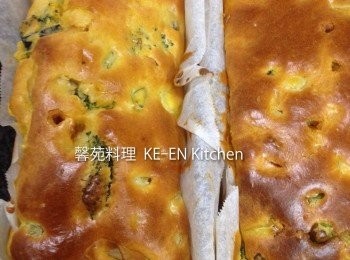 step3: 放進烤箱以170度烤35分即成香噴噴的鹹蛋糕