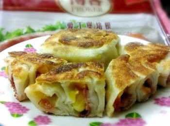 step9: 用培根來做內餡~香氣很夠~煎過的培根~吃起來酥酥的更有層次感~揪賀甲耶!