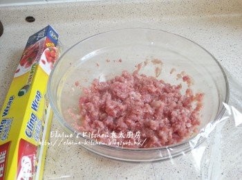 step8: 蓋上保鮮紙放入雪櫃靜待1小時