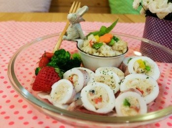 step9: 在耐熱玻璃保鮮盤保鮮盤加上一點可愛裝飾，就是繽紛的愛妻料理囉