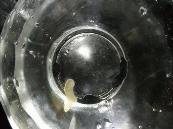 step12: 用一杯凍水,取少許糖水測試,如果滴入糖水會成固體即可