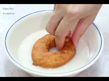 step8: 混合所有<span class="group_2">糖霜面</span>材料，放入冬甩浸一半，涼乾。