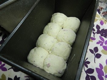 step4: 45克分為一小團，揉好後放入土司盒中(2盒)