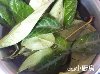 step1: 龍脷葉、枇杷葉清洗乾淨，南北杏浸乾淨，備用。