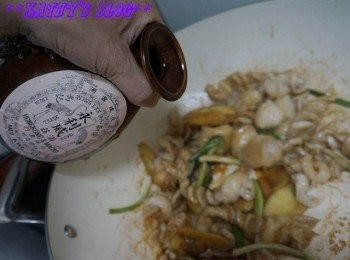 step10: 再加入少少玫瑰露酒~