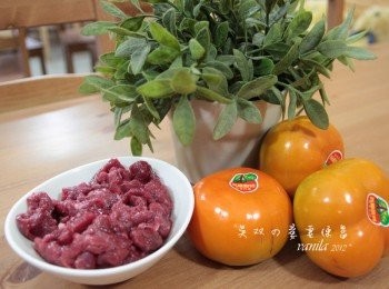 step1: 將材料洗淨備好。牛肉用<span class="group_2">醃料</span>依序的加入抓閹