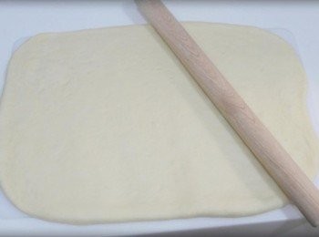 step9: 把麵團揉撖成長方形~~