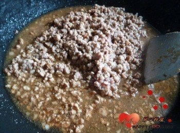 step3: 加入<span class="group_2">調味</span>和醃過肉燥的水煮開(依個人口味可添加五香粉)