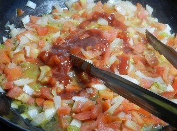 step3: 下蕃茄醬後拌炒一下