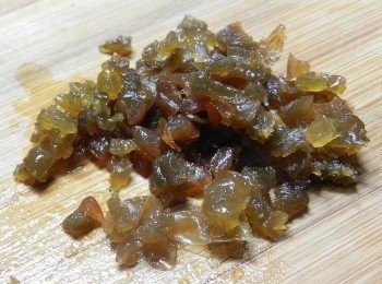 step1: 將Q梅肉切下，然後切成丁備用