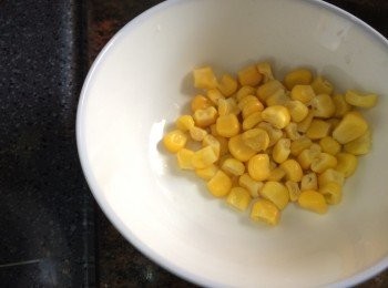 step4: 用水浸粟米5分鐘浸出雪味