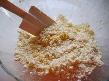 step6: *再用刮版或橡皮刮刀將液體和粉體混合均勻。