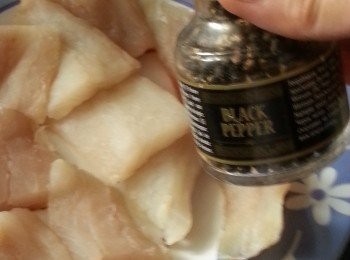 step2: 灑上黑椒碎