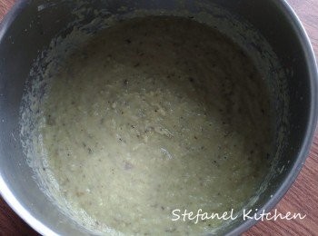 step3: 用攪拌器打成醬汁，拌剛煮好的意粉即可上碟
(如喜歡有口感，可留下一點熟茄子切粒拌醬)