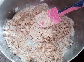 step2: 將花生粉，糖霜及麵粉拌勻