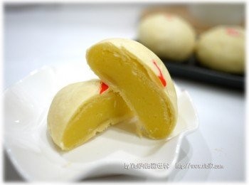 step17: 我的<span class="group_1">內餡</span>是用橄欖油下去炒，所以吃起來綠豆仁的原味非常的濃
這配方有朋友說吃起來不會很甜喔