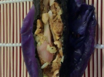 step9: 再用竹簾輔助捲起