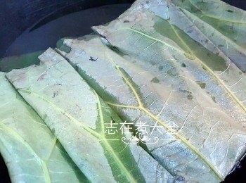 step2: 荷葉用熱水浸軟備用