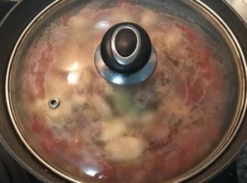 step10: 蓋鍋蓋轉小火悶煮到湯汁濃稠，這時可試通心粉的熟度，如還太硬可以再加一點點水續煮。