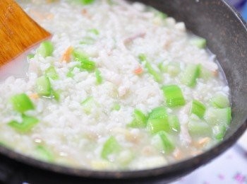 step6: 粥的軟硬度及濃稠度依個人喜愛自己拿捏，起鍋前調味即可