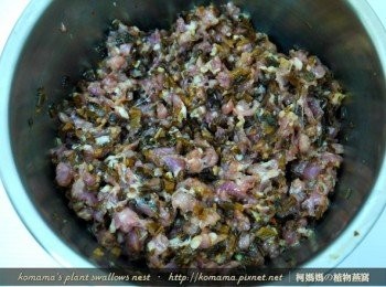 step10: 將所有<span class="group_1">食材</span>充分地攪拌均勻，讓<span class="group_1">食材</span>皆能夠相互入味。