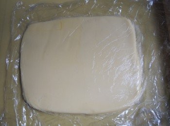 step5: 蓋上保鮮紙碾成適厚度