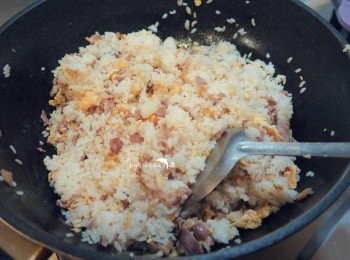 step4: 加入白飯拌炒均勻