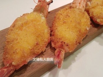 step9: 油先煮滾後用慢火慢慢炸,臨攞起時可轉大火迫出油份。