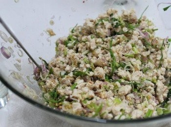 step15: 檸檬汁 魚露 椰糖的酸甜鹹按自己喜好增減

將所有<span class="group_1">食材</span>攪拌均勻