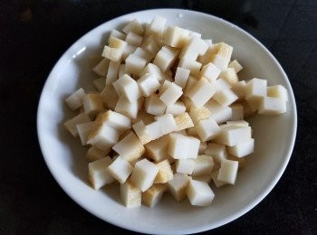 step1: 魚片，切粒