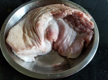 step4: 豬踭，會在煲過湯後取出做另一個餸菜