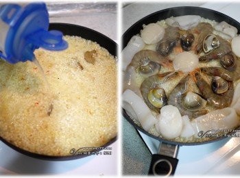 step3: 把米粒輕壓均勻鋪平後，倒入剩下的高湯，把海鮮料平均放上去後，上蓋子