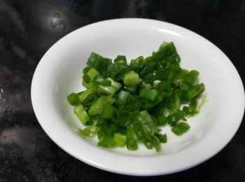 step2: 蔥切粒備用