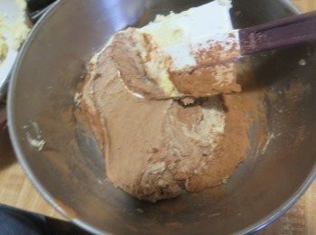 step4: 分出1/3来，加入可可粉